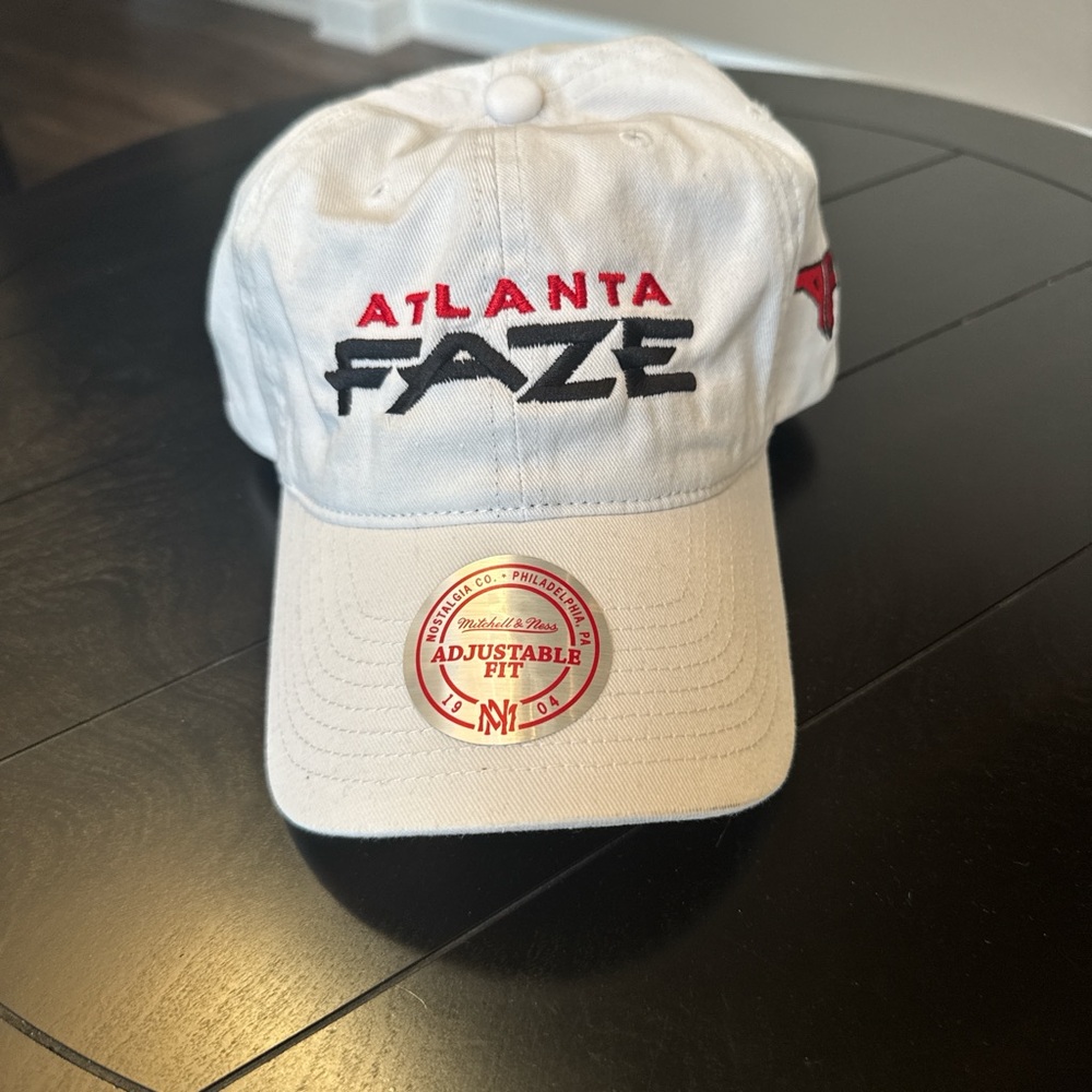 Atlanta FaZe Mitchell & Ness Adjustable Cap – NWOT 🔥